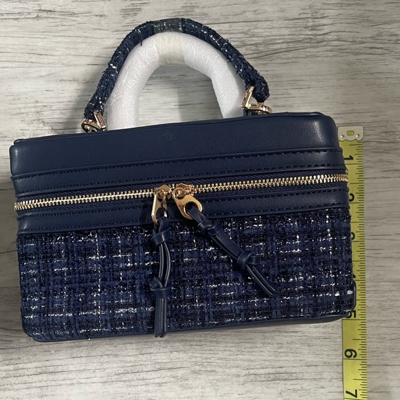 Chic Hobo Bag Dual Zipp Crossbody - Picture 8 of 17